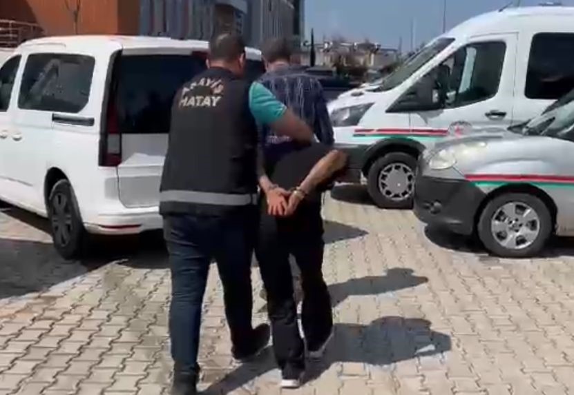 HATAY'IN İSKENDERUN İLÇESİNDE BİR İŞYERİNDEN HIRSIZLIK YAPAN ŞÜPHELİ SUÇ ÜSTÜ