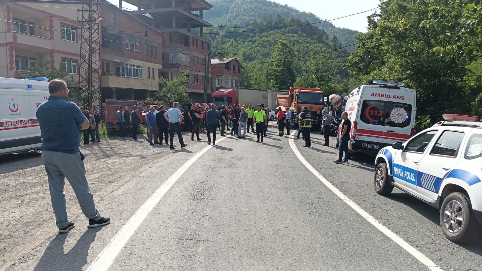 ARTVİN’İN BORÇKA İLÇESİNDE MEYDANA GELEN TRAFİK KAZASINDA 5 KİŞİ YARALANDI.