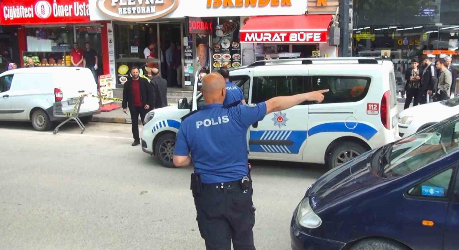 KASTAMONU'DA TARTIŞTIĞI ŞAHIS TARAFINDAN CADDE ORTASINDA SİLAHLA VURULAN VATANDAŞ YARALANDI.