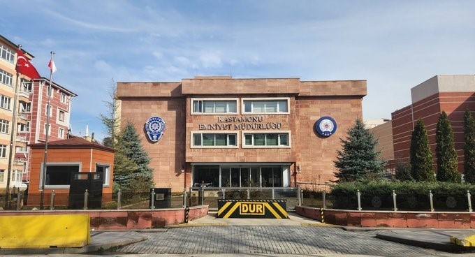 KASTAMONU’DA HUSUMETLİSİNİ SİLAHLA YARALAYAN ŞÜPHELİ YAKALANARAK CEZAEVİNE GÖNDERİLDİ.