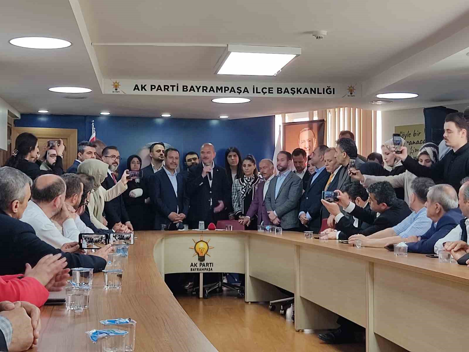 İÇİŞLERİ BAKANI SÜLEYMAN SOYLU, BAYRAMPAŞA VE ESENLER’DEKİ İLÇE BAŞKANLIKLARINI ZİYARET