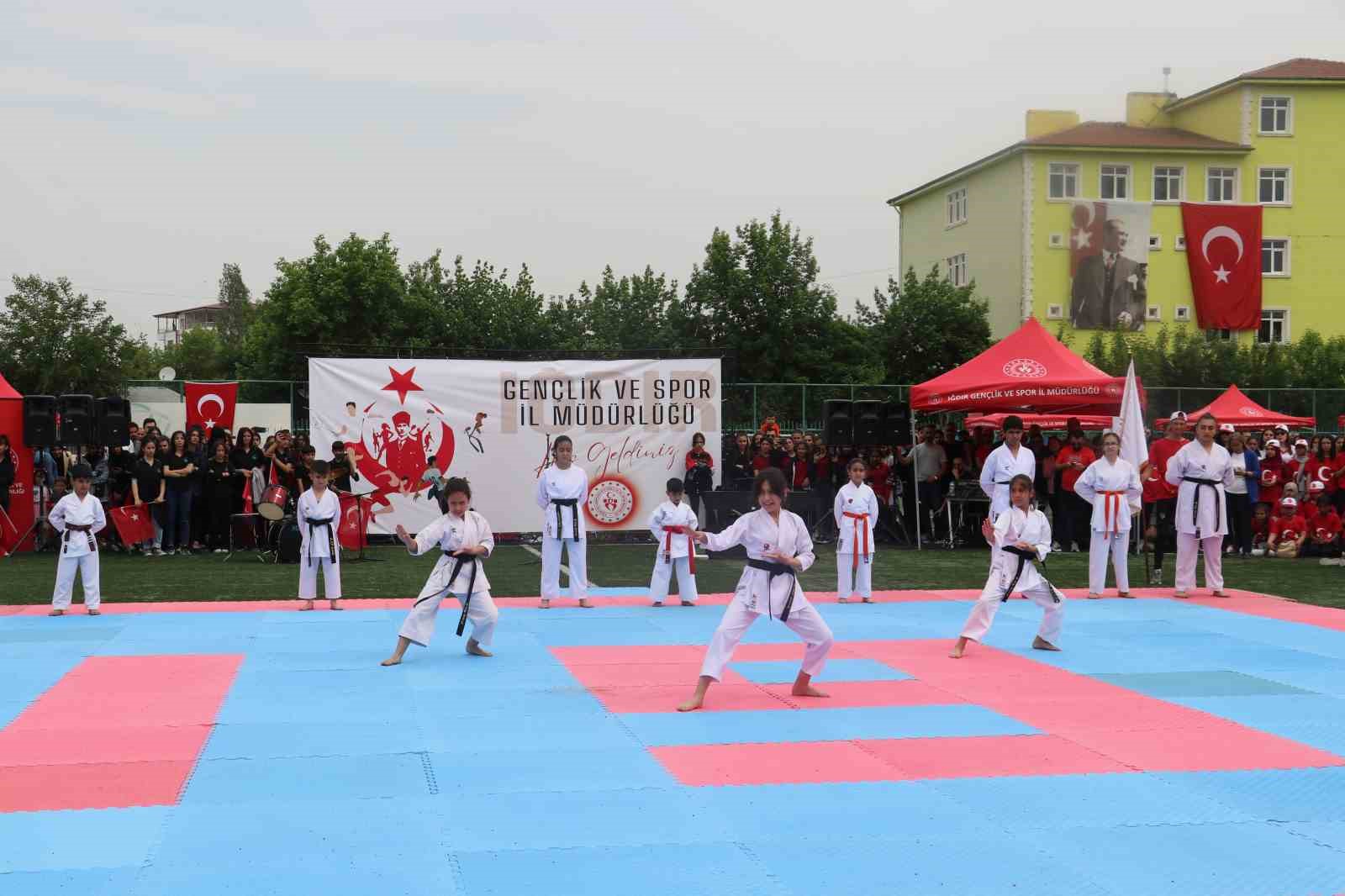 IĞDIR'DA 19 MAYIS ATATÜRK'Ü ANMA, GENÇLİK VE SPOR BAYRAMI'NIN 104.