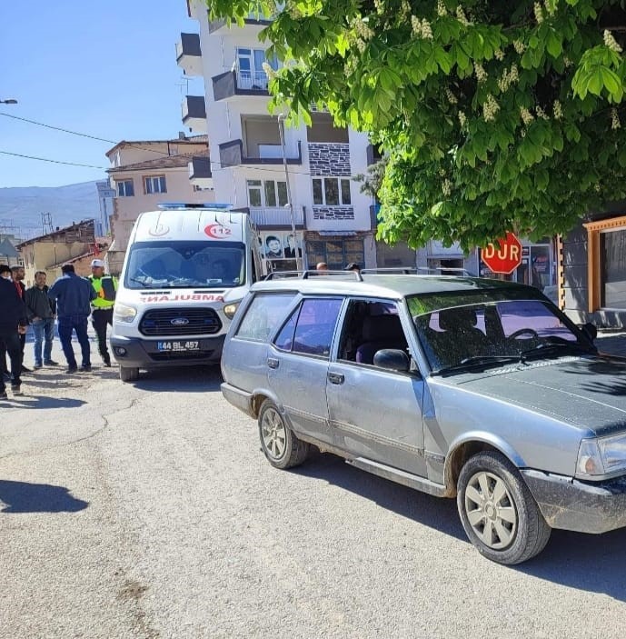 İKİ ARACIN KARIŞTIĞI KAZADA: 1 KİŞİ YARALANDI