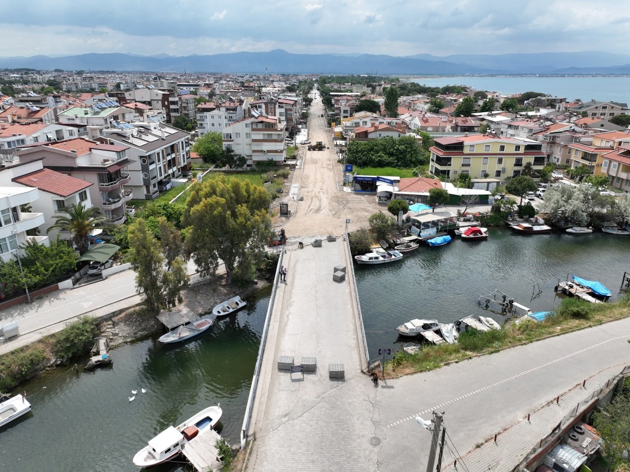 BALIKESİR’İN EDREMİT BELEDİYESİ TARAFINDAN YAZ SEZONU ÖNCESİ YIPRANAN VE ZARAR