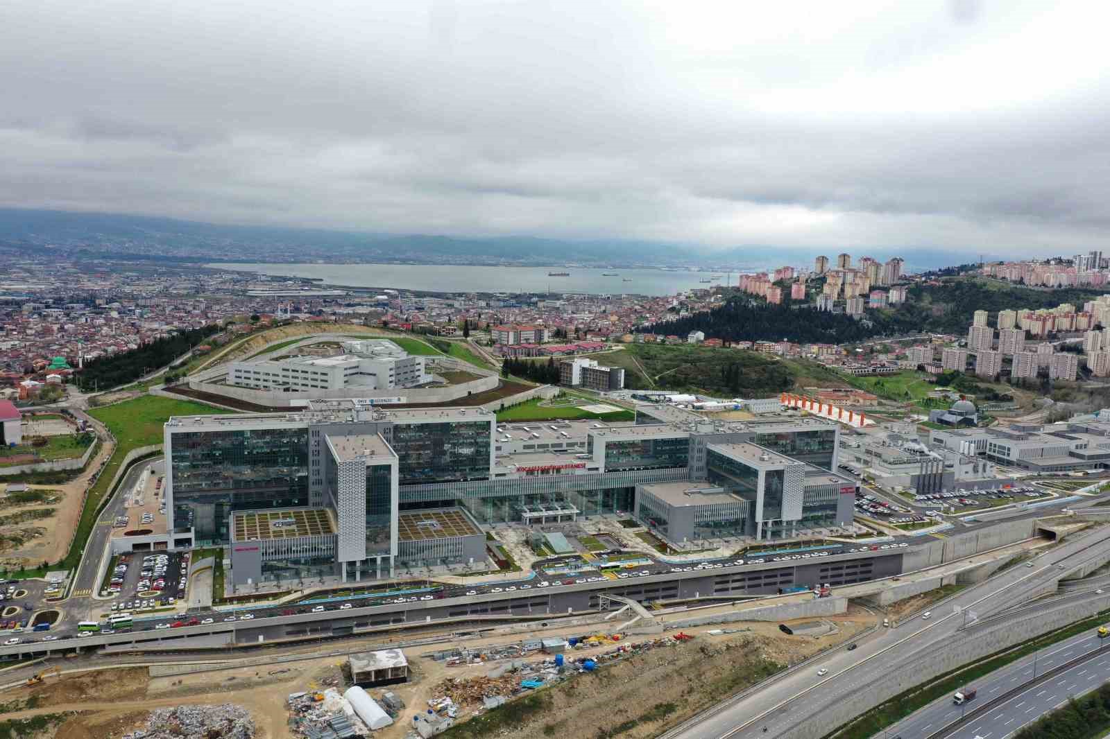 KOCAELİ BÜYÜKŞEHİR BELEDİYESİ, İLÇELERDEN ŞEHİR HASTANESİ'NE AKTARMALI ULAŞAN VATANDAŞLAR İÇİN