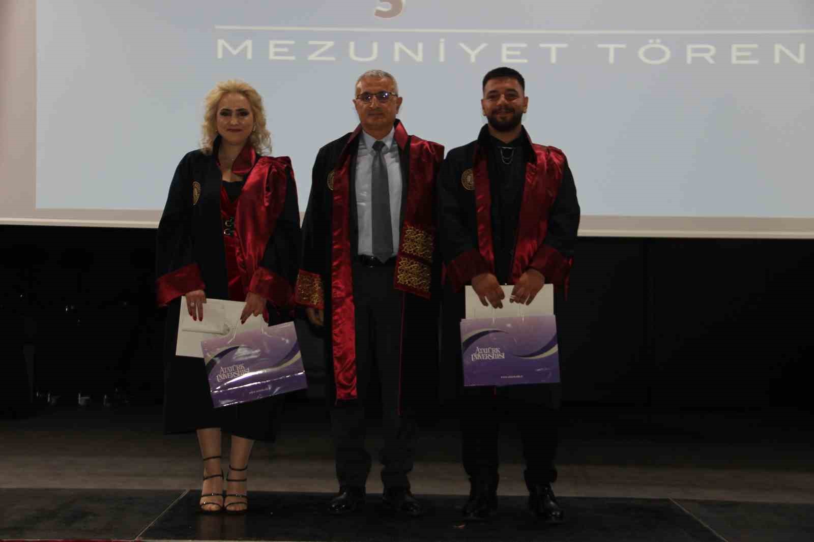 ATATÜRK ÜNİVERSİTESİ İLETİŞİM FAKÜLTESİ’NDE MEZUNİYET COŞKUSU YAŞANDI.