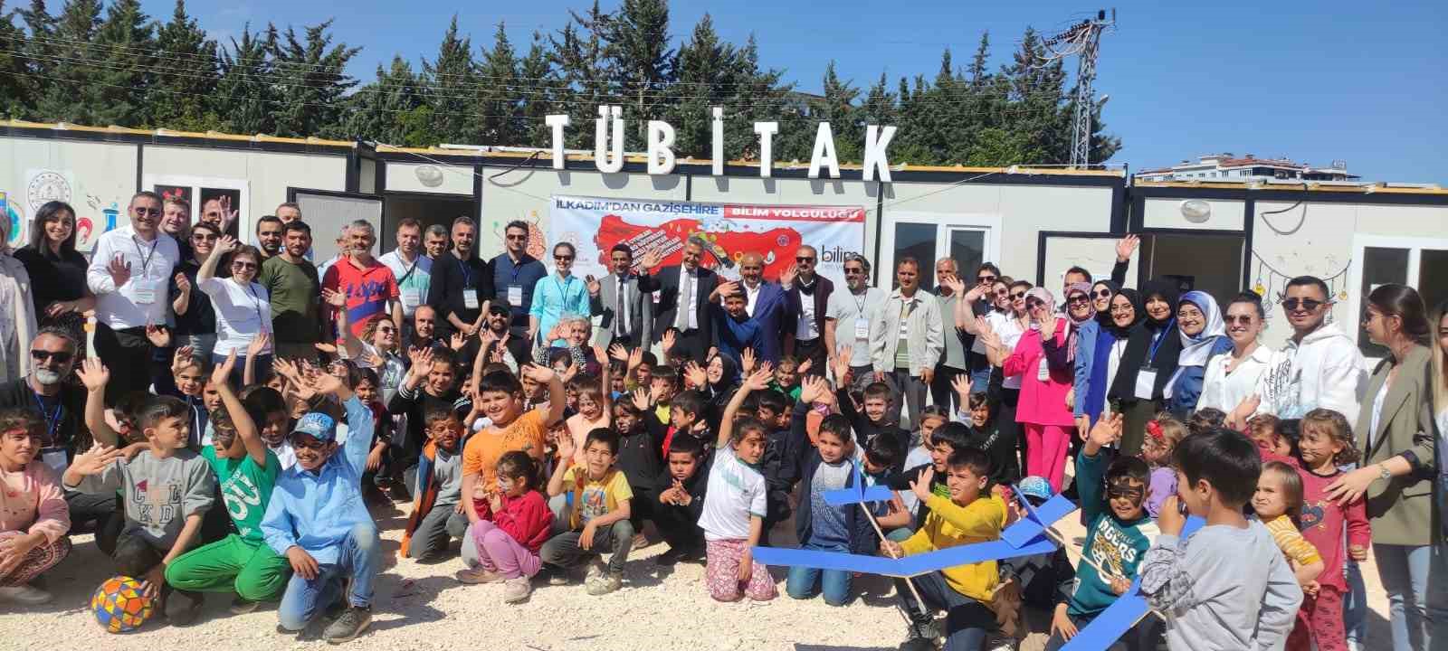İLKADIM İLÇE MİLLİ EĞİTİM MÜDÜRLÜĞÜ'NÜN AFET BÖLGESİ GAZİANTEP'İN NURDAĞI İLÇESİ'NDE