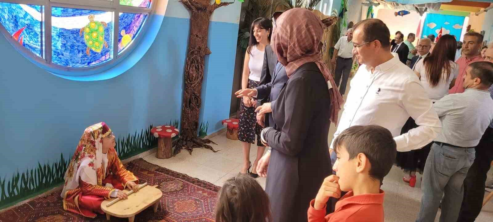 MERSİN’DE İLKOKUL ÖĞRENCİLERİ GERİ DÖNÜŞÜM MALZEMELERİ KULLANARAK, YAŞADIKLARI KENT İLE