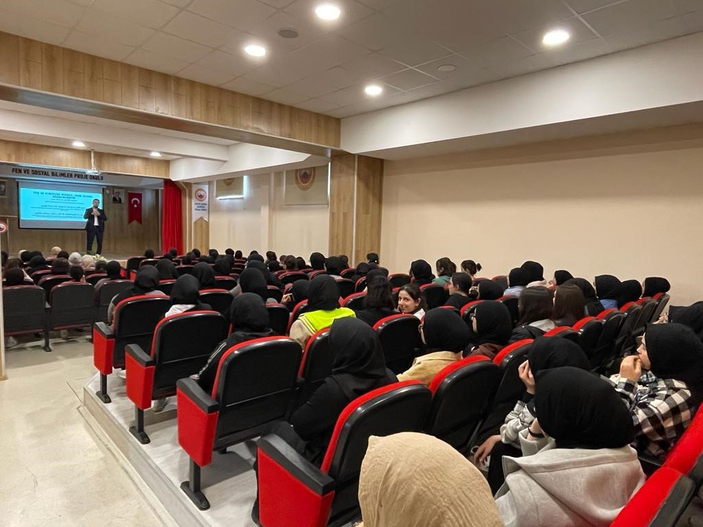 ERZİNCAN İL MÜFTÜLÜĞÜ KOORDİNESİNDE İMAM HATİP LİSESİ ÖĞRENCİLERİNE HZ. MUHAMMED’İN