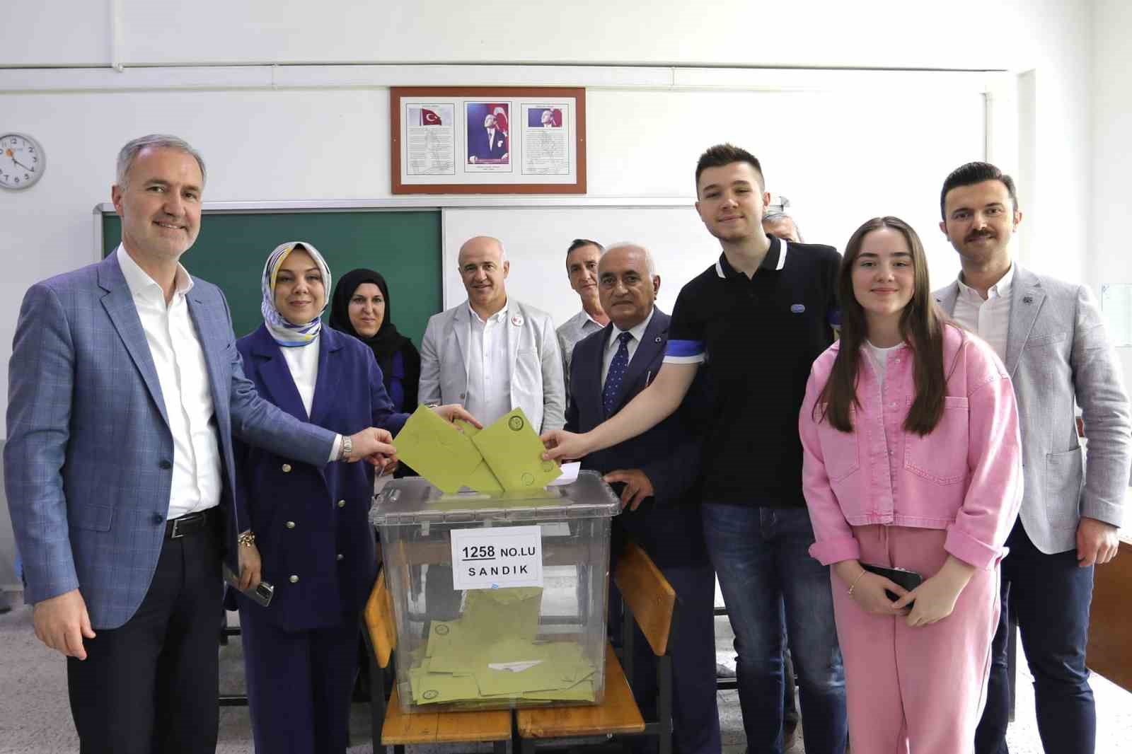 İNEGÖL BELEDİYE BAŞKANI ALPER TABAN, CUMHURBAŞKANLIĞI İKİNCİ TUR SEÇİMİNDE OYUNU