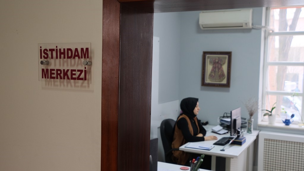 İŞ ARAYAN VE İŞVERENİ BULUŞTURAN İNEGÖL BELEDİYESİ İSTİHDAM MERKEZİ, BİR