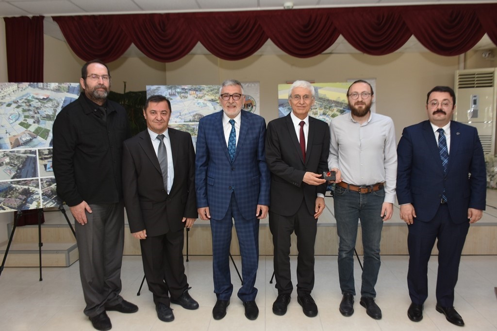 GEÇTİĞİMİZ GÜNLERDE İNÖNÜ BELEDİYESİ'NİN BAŞLATMIŞ OLDUĞU İLÇENİN EN MERKEZİ YERİ