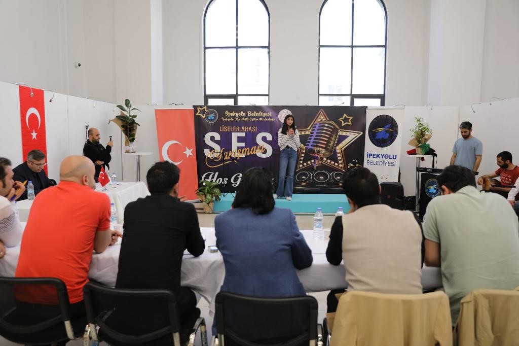 VAN’IN İPEKYOLU İLÇESİNDE KÜLTÜR SANAT ETKİNLİKLERİ ÇERÇEVESİNDE DÜZENLENEN ‘LİSELER ARASI