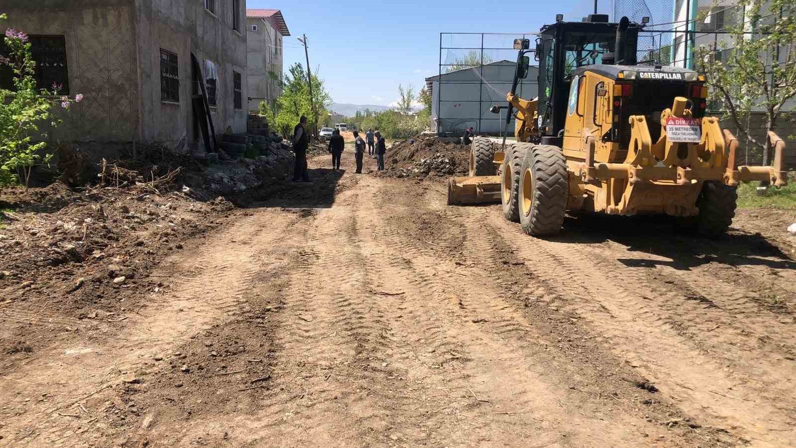 VAN’IN İPEKYOLU BELEDİYESİ, İLÇENİN DAHA MODERN VE GÜVENLİ BİR ALTYAPIYA
