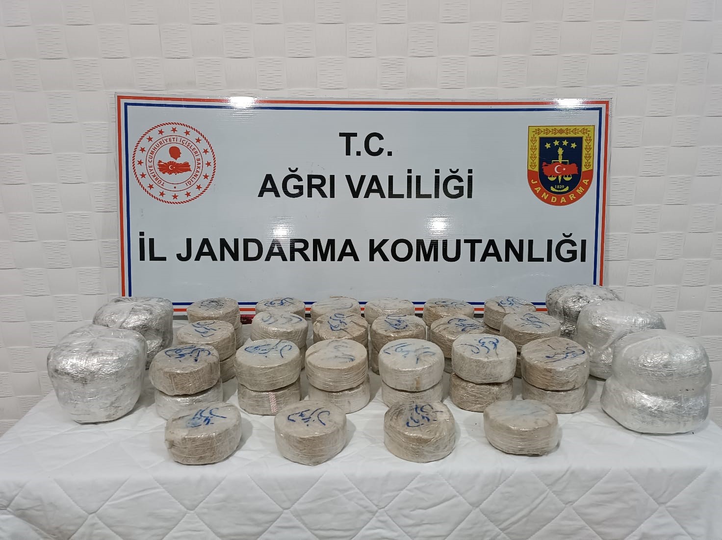 AĞRI’DA UYUŞTURUCUYLA MÜCADELE DEVAM EDİYOR