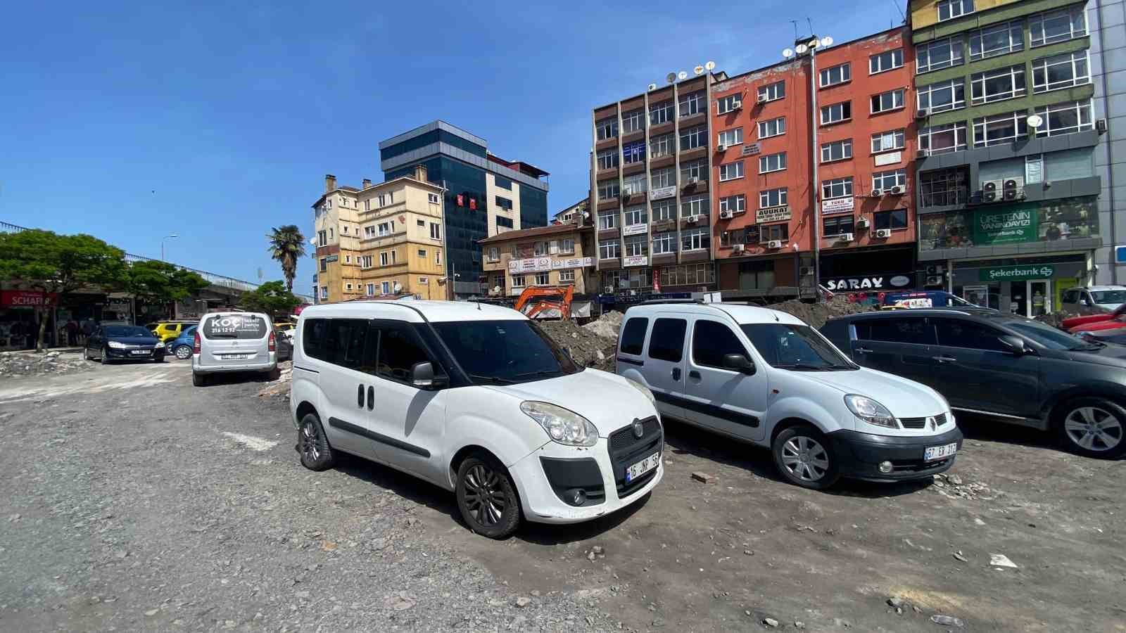 ZONGULDAK'TA BİR SÜRE ÖNCE YIKILAN İŞ HANININ BULUNDUĞU MEVKİ ADETA
