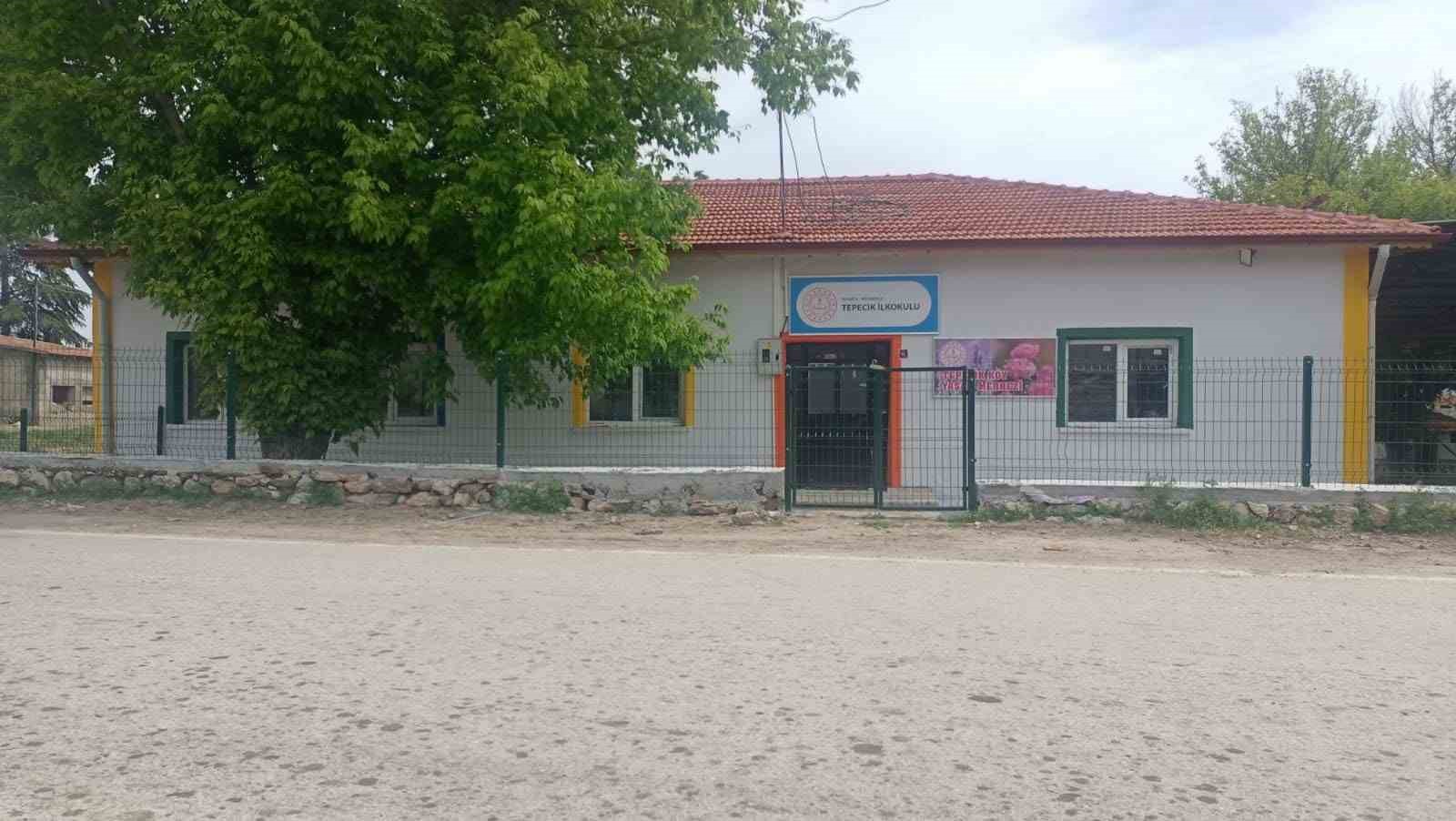 TEPECİK KÖYÜNDE BULUNAN ESKİ OKUL BİNASI, ISPARTA İL MİLLÎ EĞİTİM