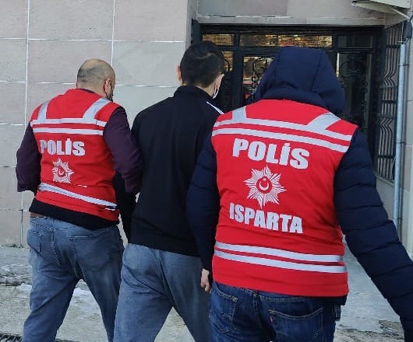 ISPARTA’DA ÇEŞİTLİ SUÇLARDAN ARANAN 55 FİRARİ YAKALANDI