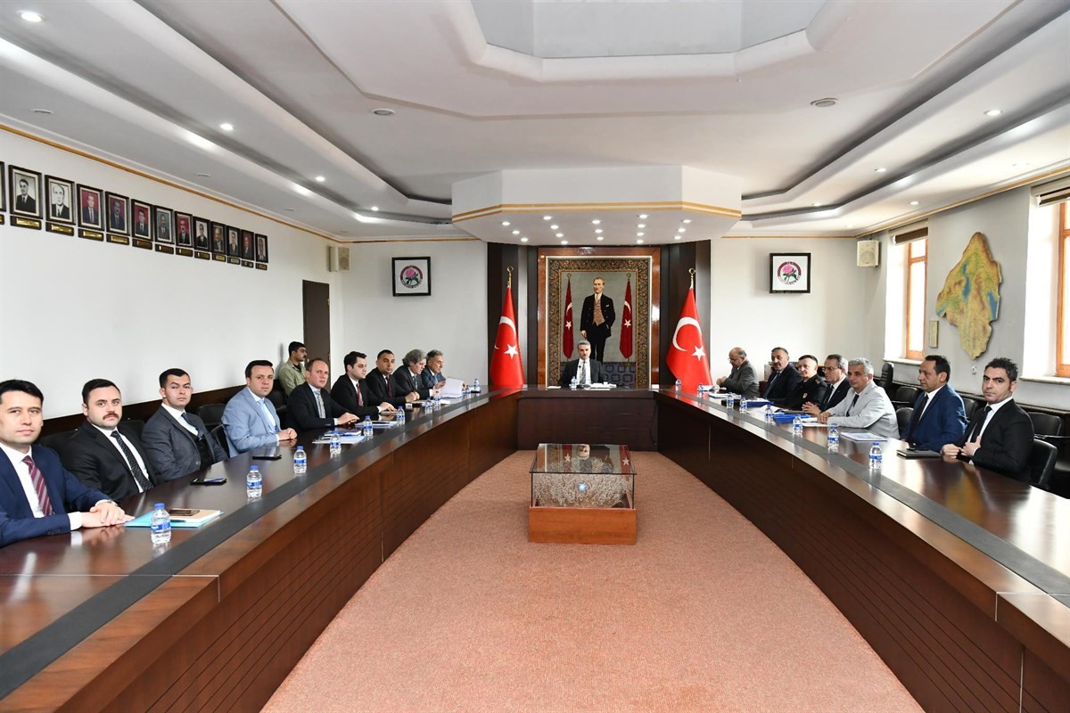 ISPARTA VALİSİ AYDIN BARUŞ BAŞKANLIĞINDA SEÇİM TOPLANTISI YAPILDI