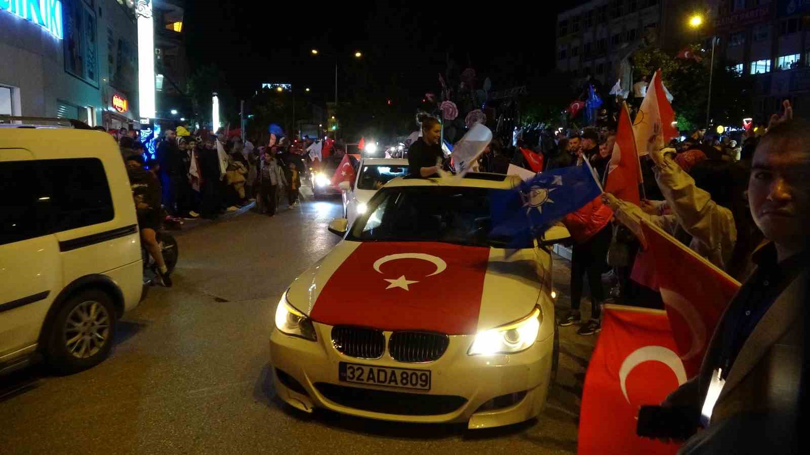 CUMHURBAŞKANLIĞI 2'NCİ TUR SEÇİMLERİNDEN RESMİ OLMAYAN SONUÇLARA GÖRE YARIŞI ÖNDE