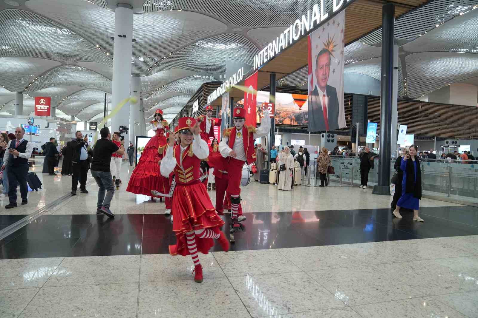 İSTANBUL HAVALİMANI’NDA 19 MAYIS ATATÜRK’Ü ANMA GENÇLİK VE SPOR BAYRAMI