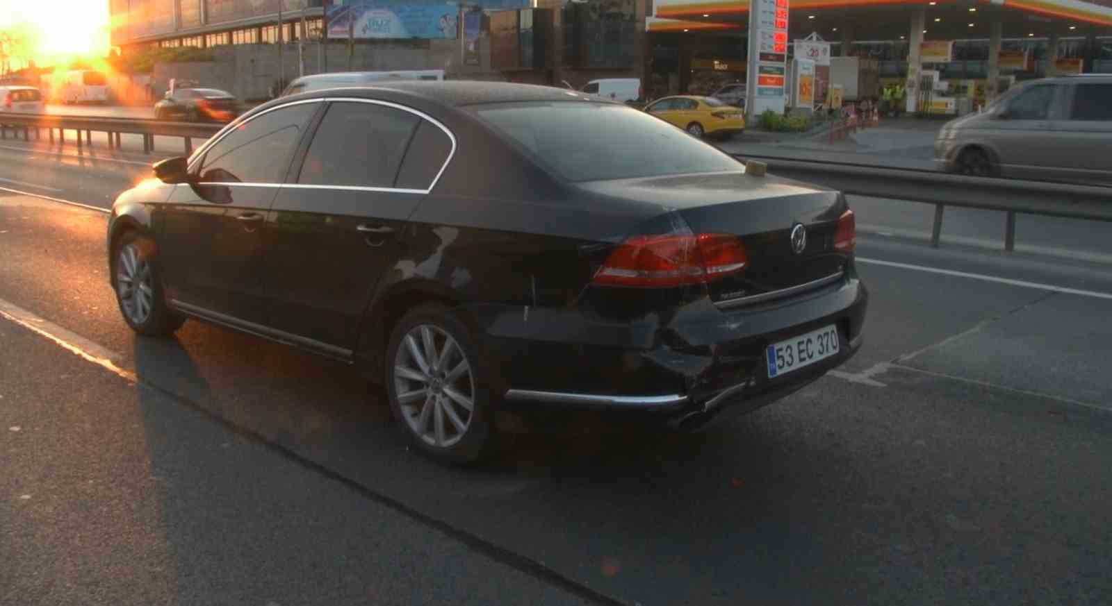 ZEYTİNBURNU’NDA SABAH SAATLERİNDE MEYDANA GELEN KAZADA SEYİR HALİNDEKİ OTOMOBİL, AYNI