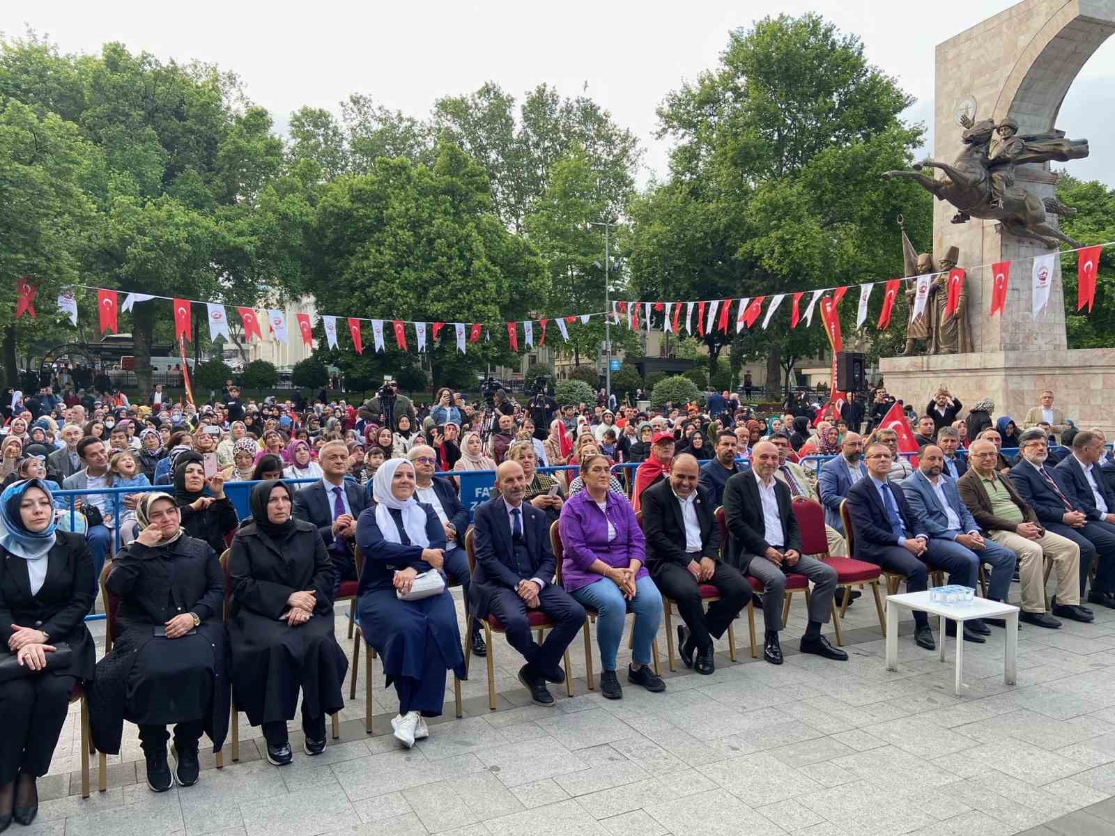İSTANBUL’UN FETHİNİN 570’İNCİ YILDÖNÜMÜ, FATİH BELEDİYESİ TARAFINDAN SARAÇHANE PARKI’NDA DÜZENLENEN
