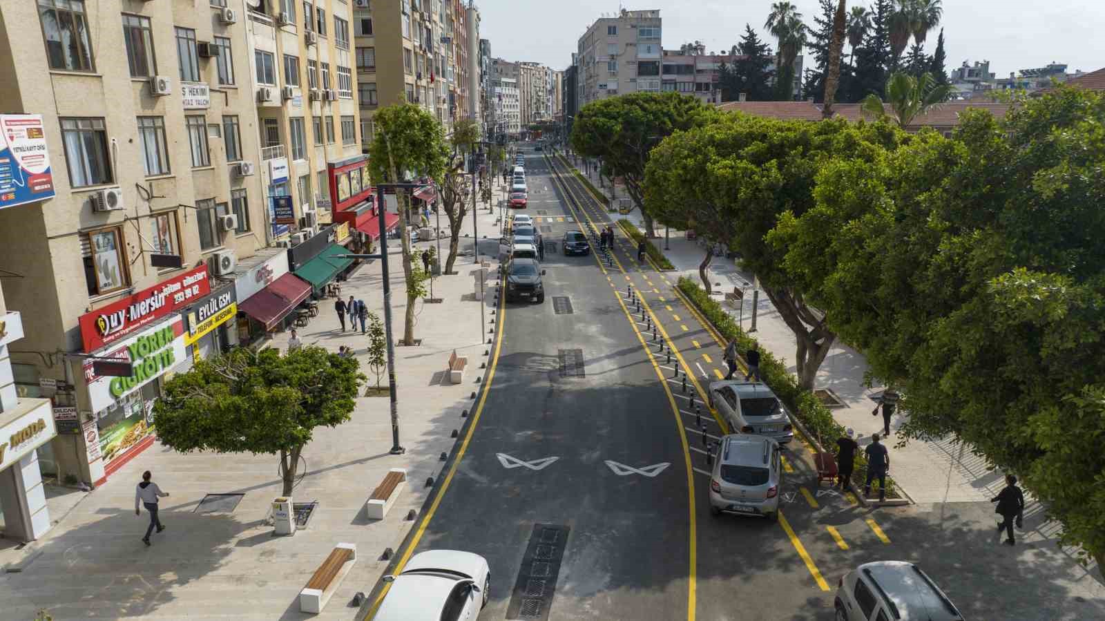 MERSİN BÜYÜKŞEHİR BELEDİYESİNCE İSTİKLAL CADDESİNDE YÜRÜTÜLEN 2. ETAP ÇALIŞMALARI TAMAMLANARAK