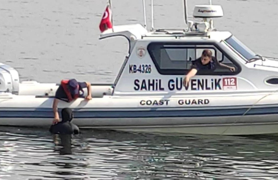 İZMİR KÖRFEZİ’NDE YASA DIŞI KARA VE KILLI MİDYE AVCILIĞI YAPARKEN