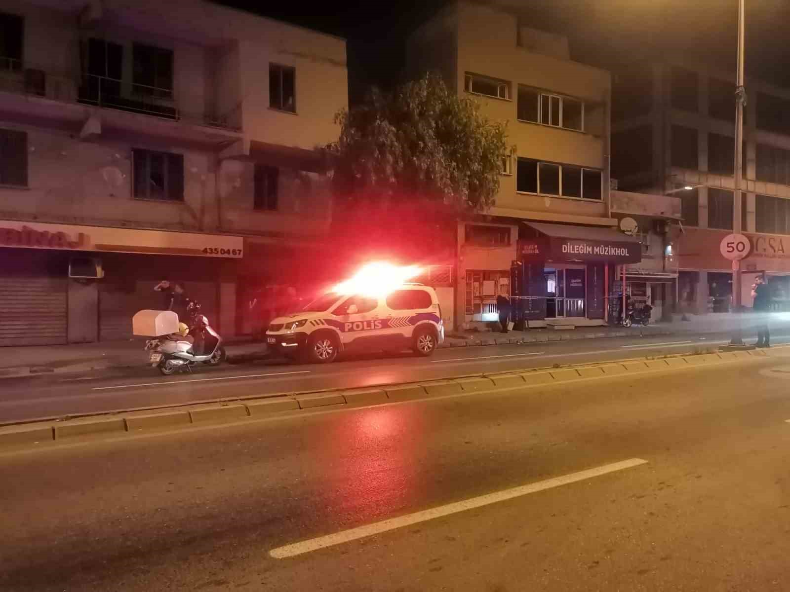 İZMİR’DE EĞLENCE MEKANINDA SİLAHLI KAVGA: 1 ÖLÜ