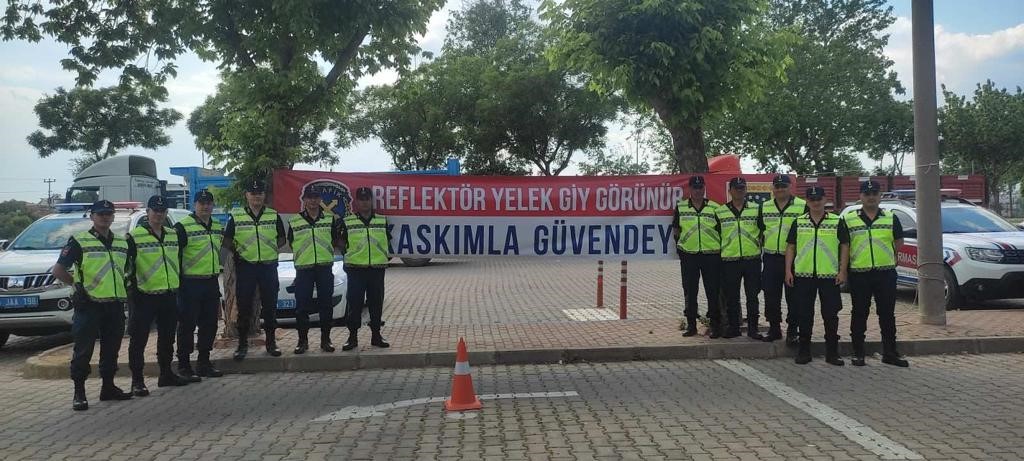 İZMİR'DE JANDARMA EKİPLERİ TARAFINDAN 300 MOTOSİKLET SÜRÜCÜSÜNE, KAZALARIN ÖNÜNE GEÇMEK