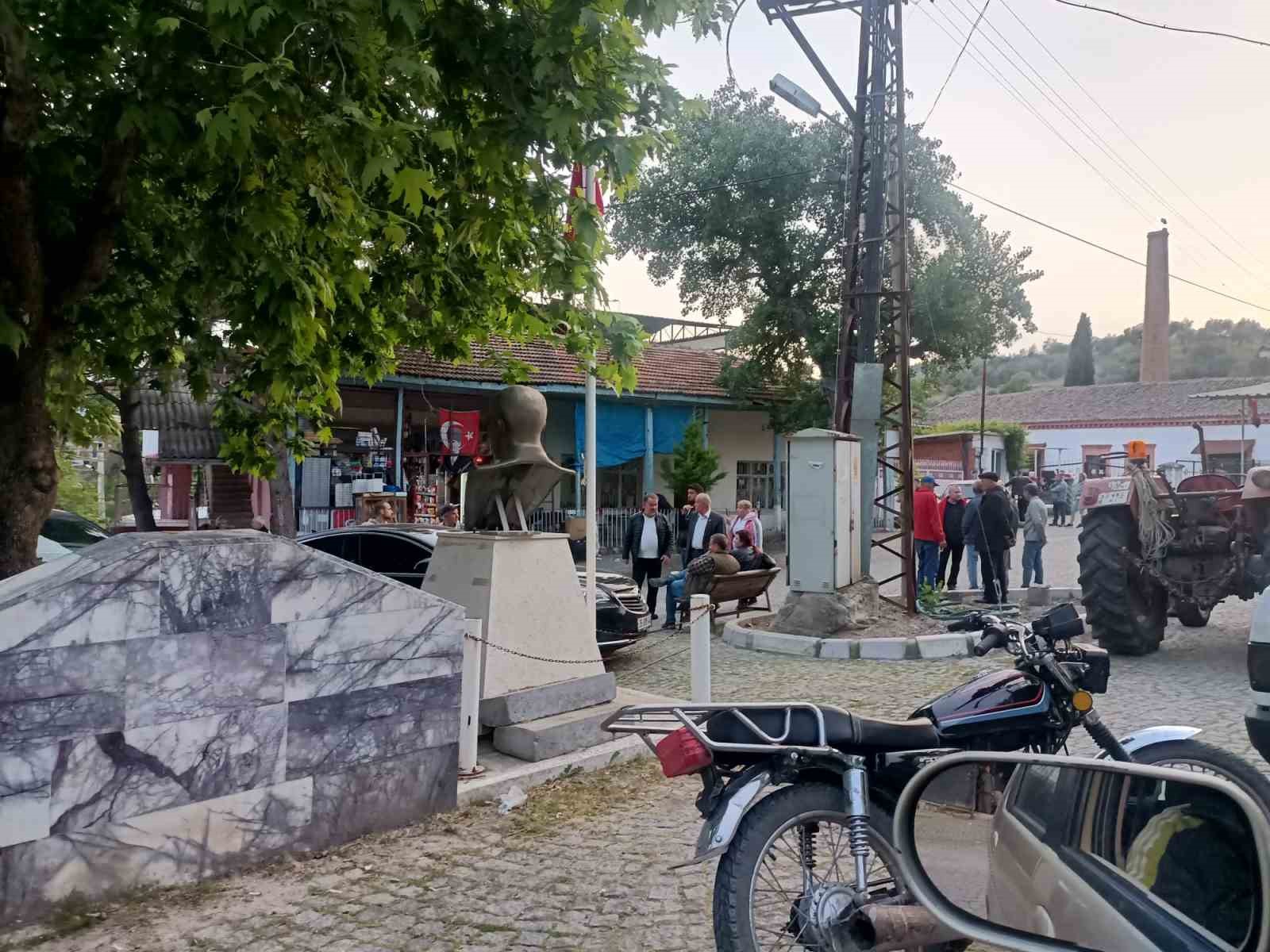 İzmir’de kahvehanede silahlı saldırı: 1 ölü, 1 yaralı KAHVEHANEDE BULUNAN VATANDAŞLARIN DURUMU 112 ACİL ÇAĞRI MERKEZİNE BİLDİRMESİ ÜZERİNE