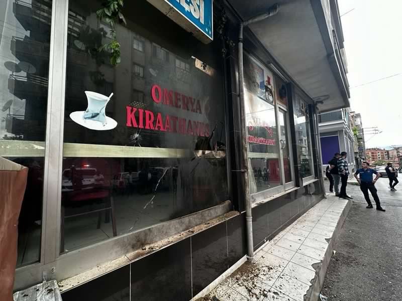İZMİR’İN KONAK İLÇESİNDE BULUNAN KIRAATHANEYE KİMLİĞİ BELİRSİZ İKİ KİŞİ TARAFINDAN