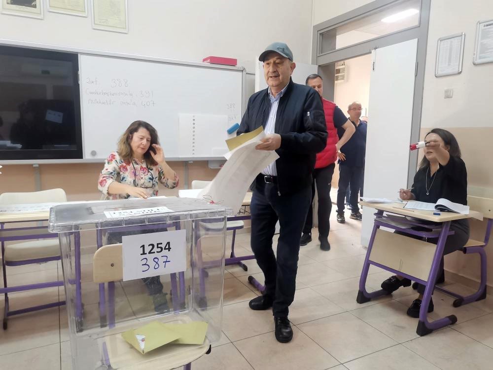 İZMİR'DE RESMİ OLMAYAN SONUÇLARA GÖRE İKİNCİ TUR CUMHURBAŞKANLIĞI SEÇİMLERİNDE 439