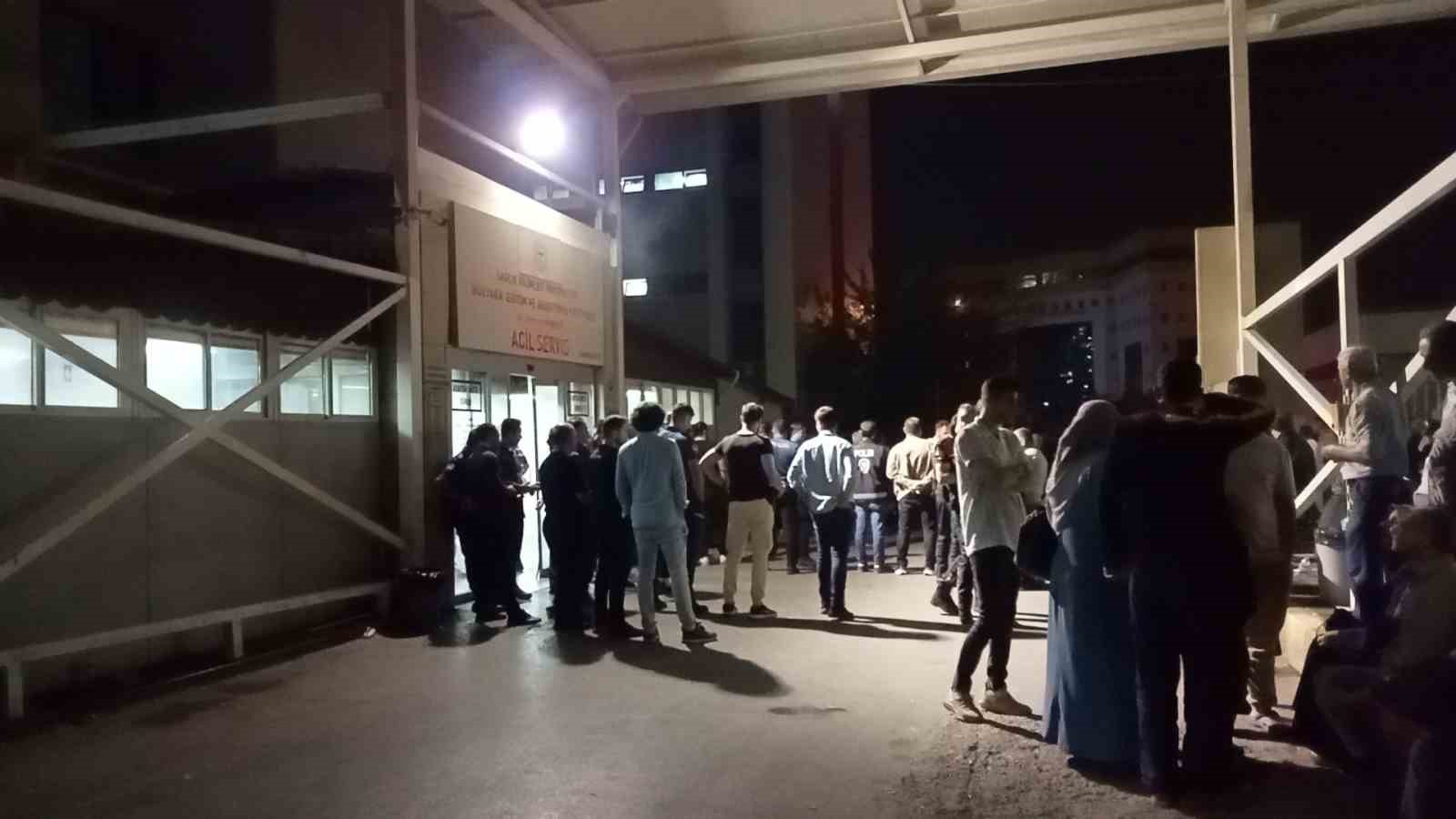 İZMİR’DE SİLAHLI KAVGA: 1’İ AĞIR 5 YARALI