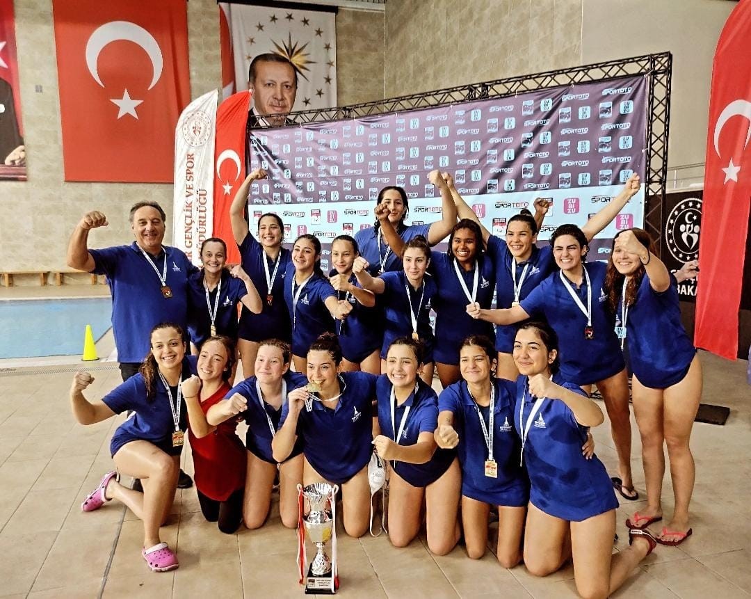 İZMİR BÜYÜKŞEHİR BELEDİYESİ GENÇLİK VE SPOR KULÜBÜ SU TOPU KADIN