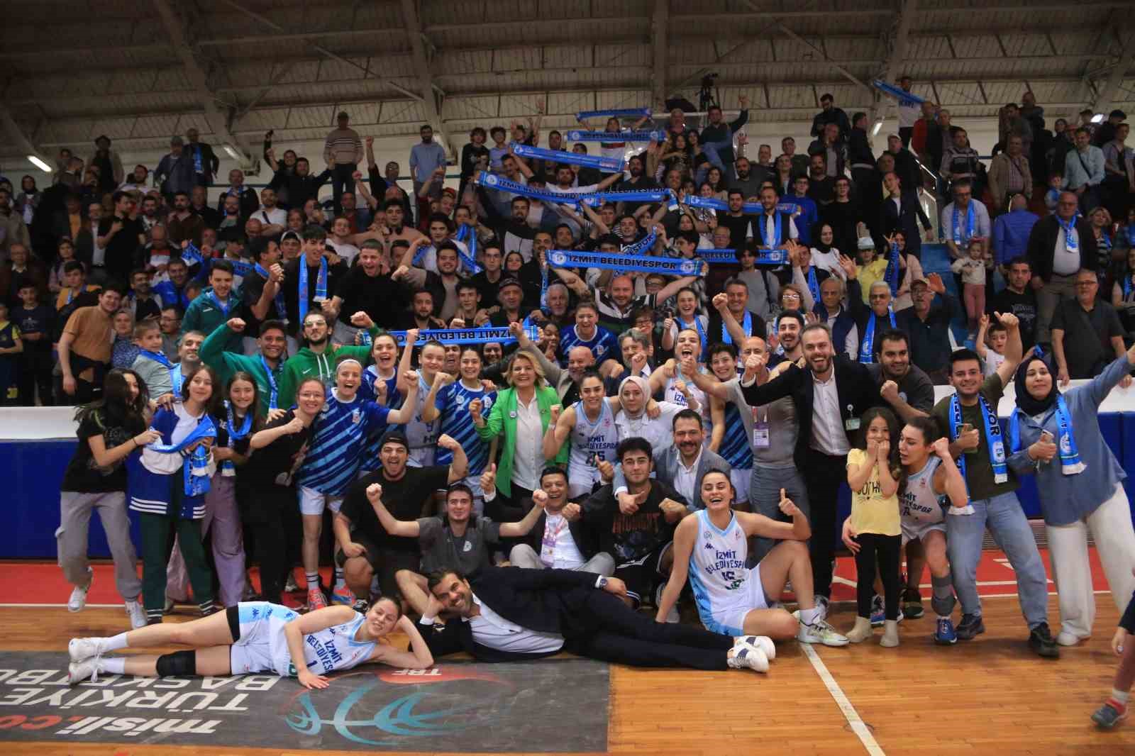 İZMİT BELEDİYESPOR FİNALDE