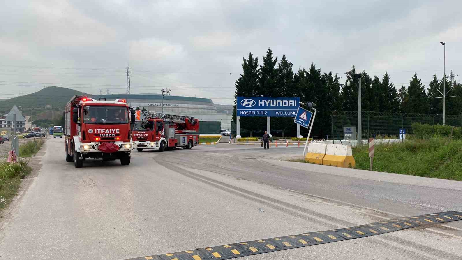 KOCAELİ'NİN İZMİT İLÇESİNDE BULUNAN HYUNDAİ FABRİKASINDA BULUNAN TRAFODA YANGIN ÇIKTI.