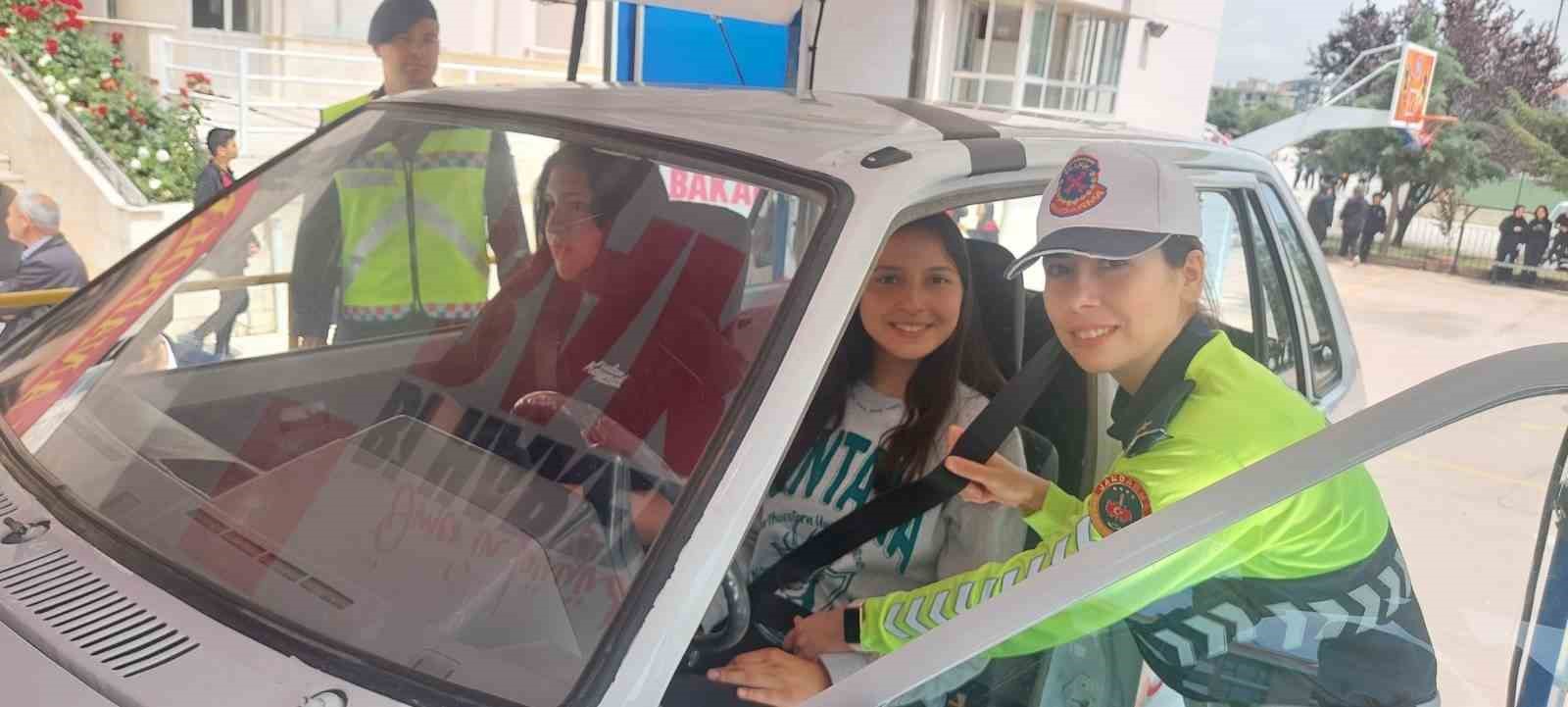 DENİZLİ İL JANDARMA KOMUTANLIĞI KARAYOLU TRAFİK GÜVENLİĞİ HAFTASI ETKİNLİKLERİ ÇERÇEVESİNDE