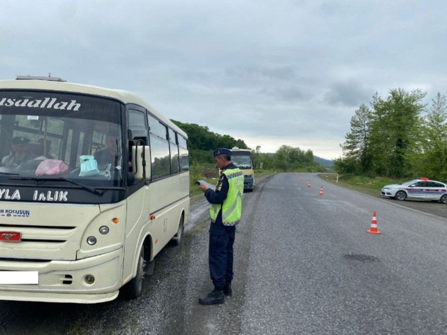 ZONGULDAK'TA JANDARMA EKİPLERİ TRAFİK KAZALARINI ÖNLEMEK, TRAFİK GÜVENLİĞİNİN OLUŞTURULMASINI SAĞLAMAK
