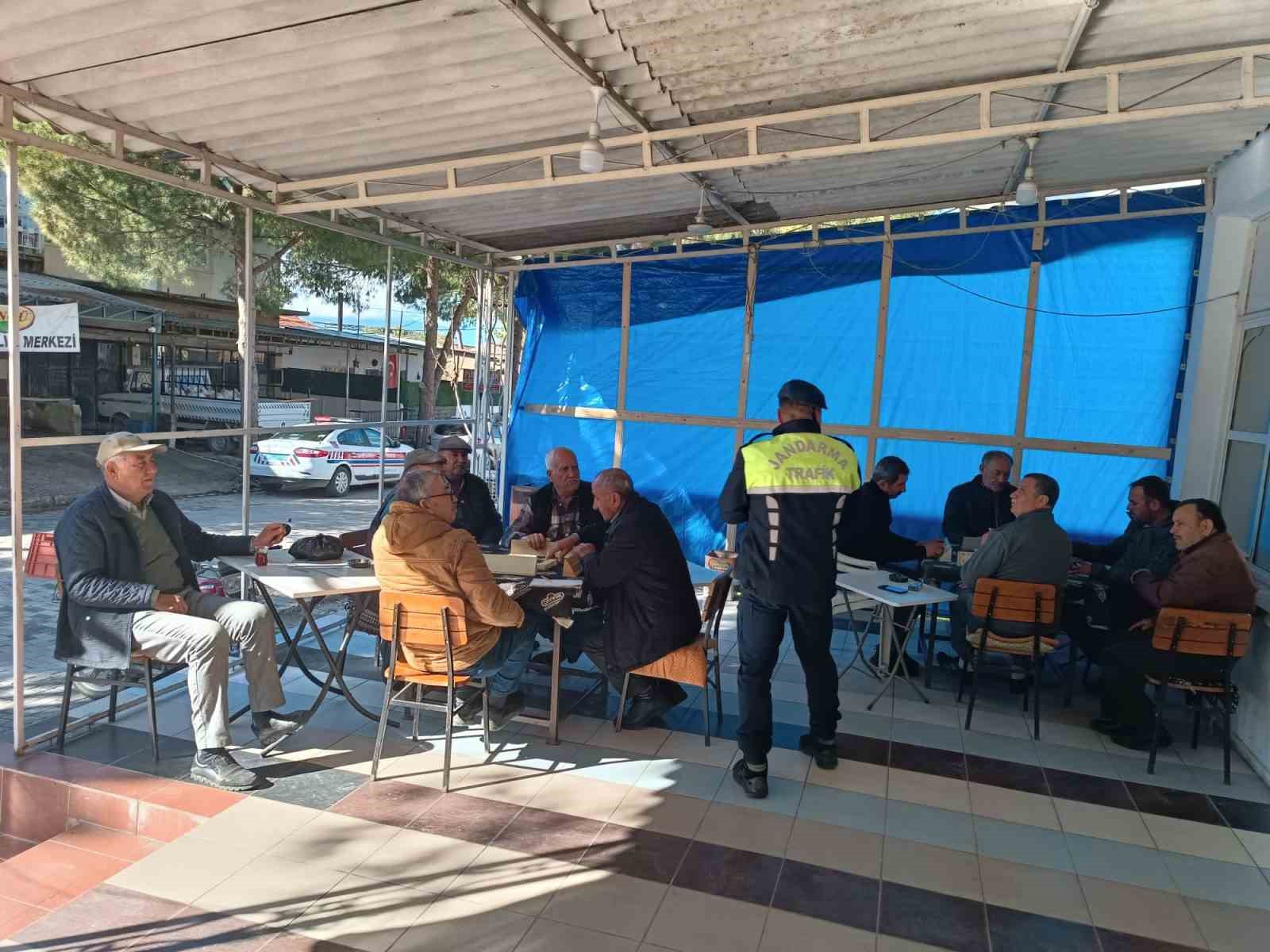 AYDIN İL JANDARMA KOMUTANLIĞI TRAFİK ŞUBE MÜDÜRLÜĞÜ TARAFINDAN TRAKTÖR SÜRÜCÜLERİNE