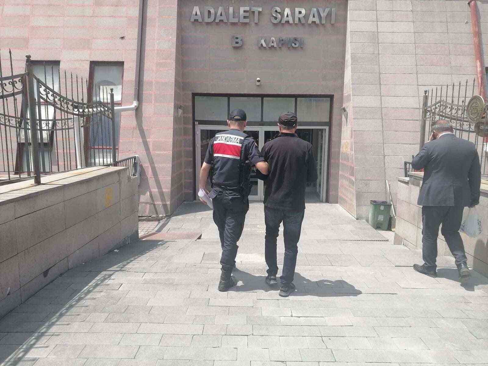 ESKİŞEHİR’DE FARKLI SUÇLARDAN ARANDIĞI GEREKÇESİYLE JANDARMA EKİPLERİNCE YAKALANAN 5 ŞÜPHELİ,