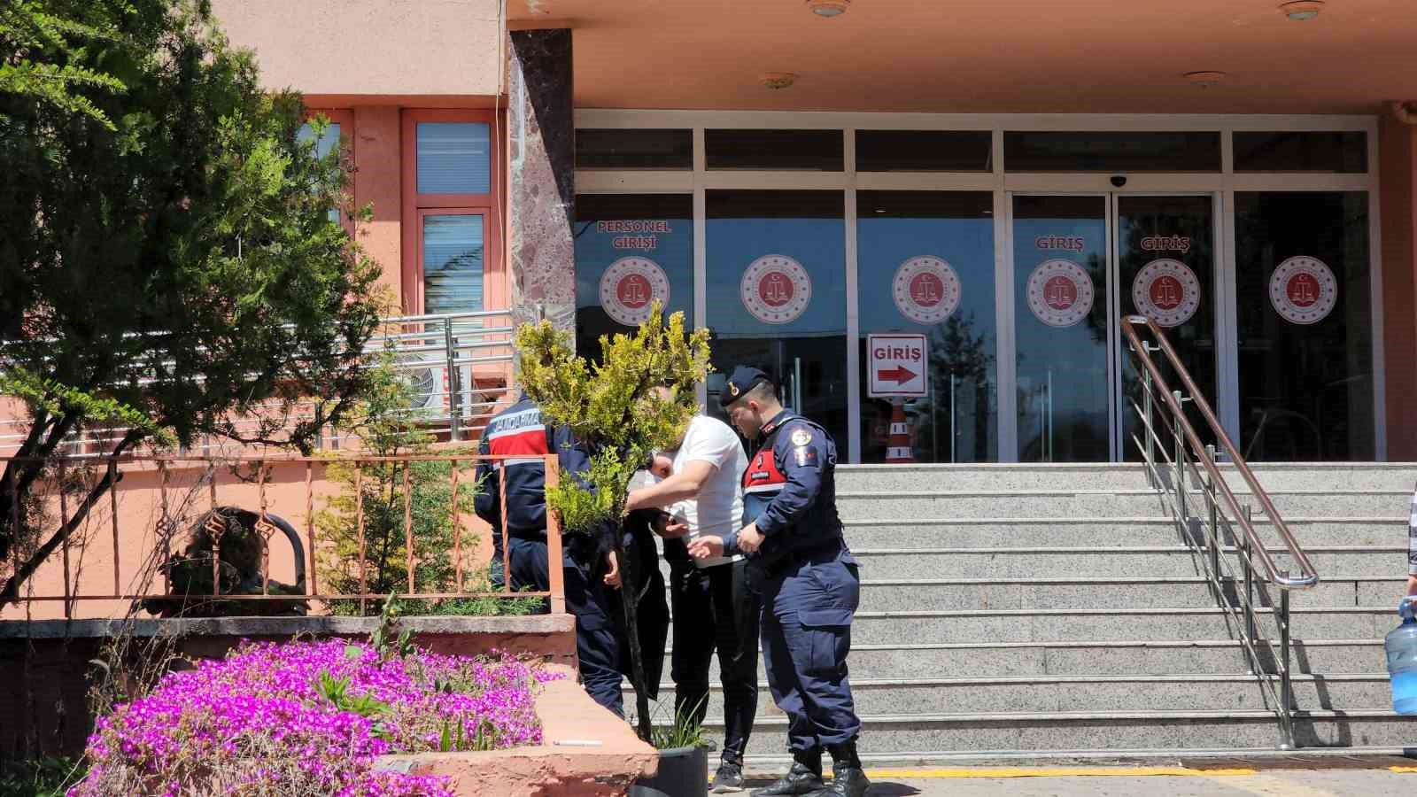 KARABÜK İL JANDARMA KOMUTANLIĞI EKİPLERİNİN KENTİN DEĞİŞİK BÖLGELERİNDE YAPTIKLARI 3