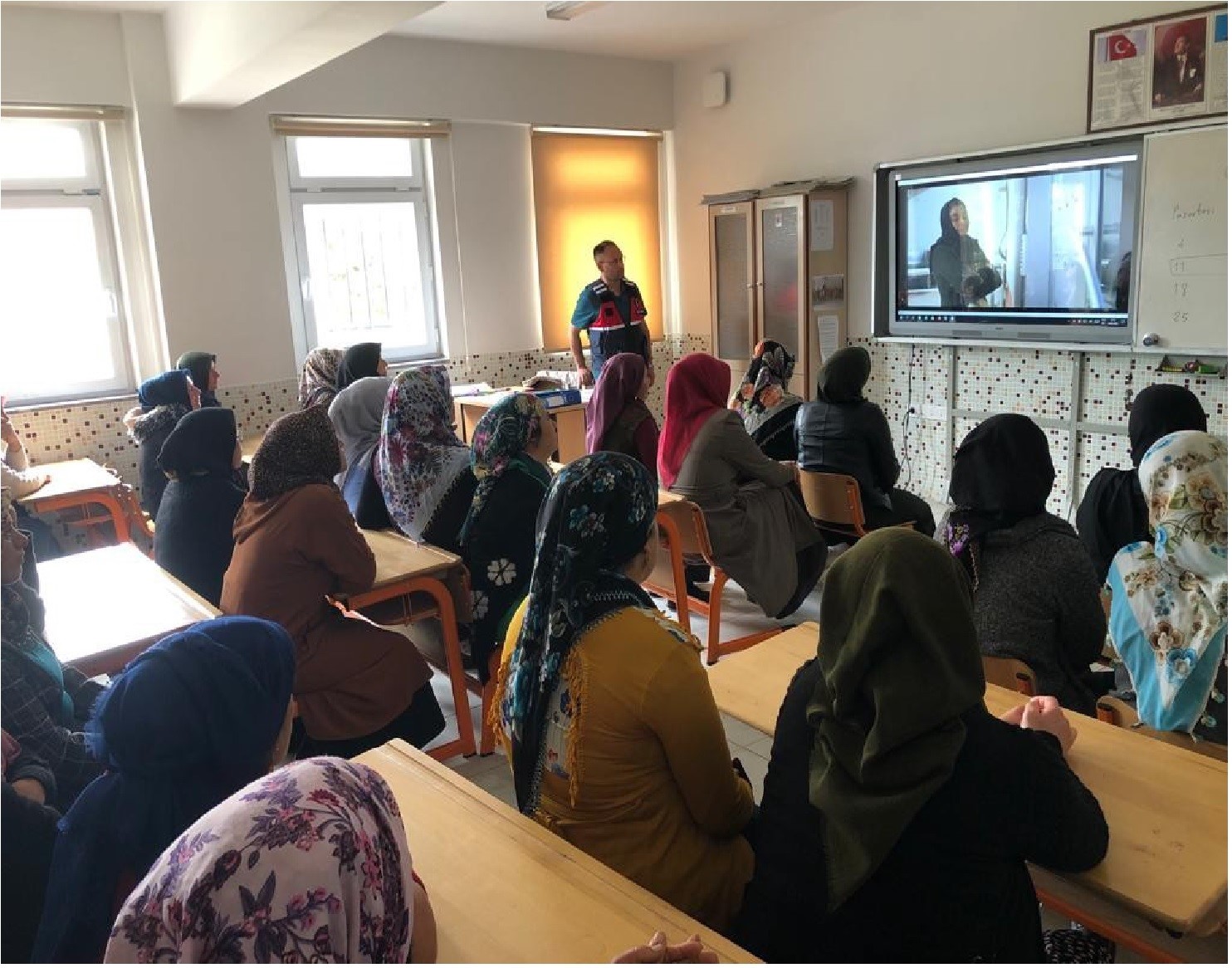 AFYONKARAHİSAR’DA JANDARMA EKİPLERİ TARAFINDAN ANNELERE YÖNELİK İLÇELERDE GERÇEKLEŞTİRİLEN UYUŞTURUCU İLE