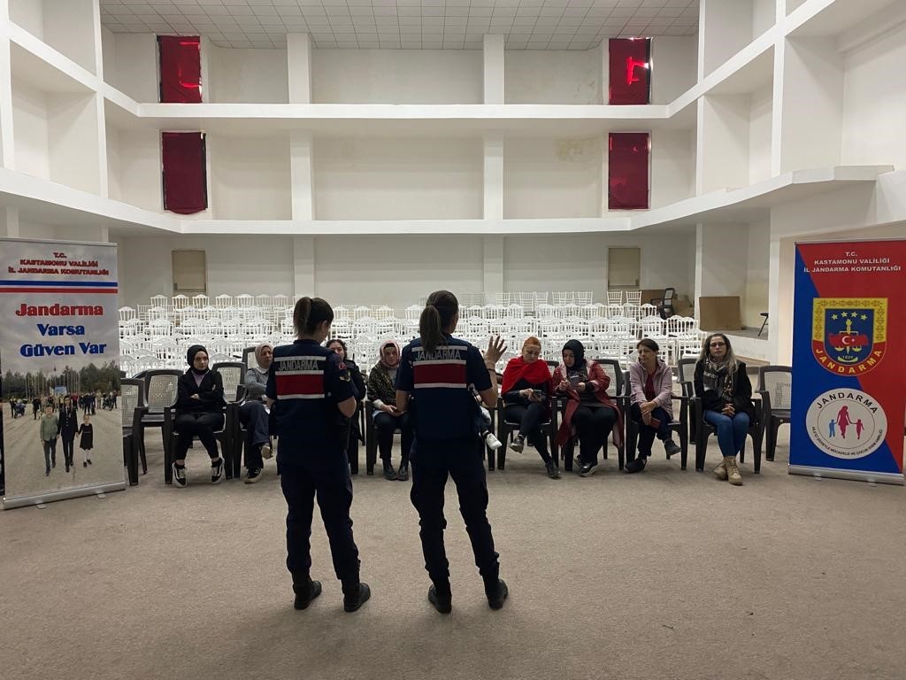 ASA JANDARMADAN ERKEKLERE “KADINA EL KAL-KA-MAZ” EĞİTİMİ VERİLDİ KASTAMONU(İHA)- KASTAMONU’DA