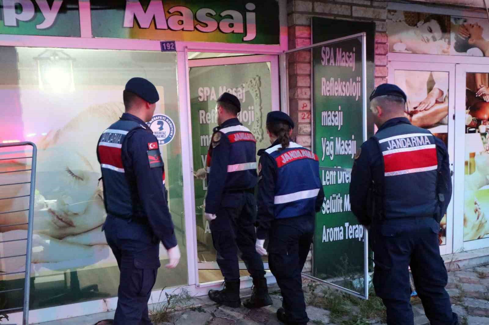 MUĞLA İL JANDARMA KOMUTANLIĞI EKİPLERİNİ MUĞLA VE DENİZLİ’DEKİ MASAJ SALONLARINA
