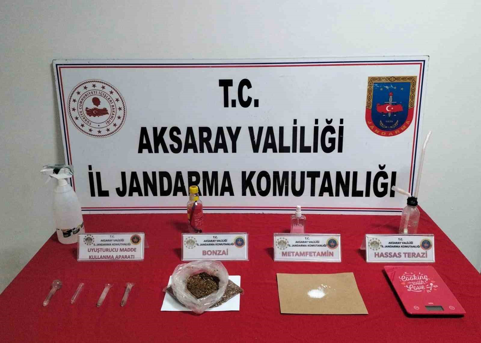 AKSARAY’DA UYUŞTURUCU TACİRLERİNE YÖNELİK OPERASYON DÜZENLEYEN JANDARMA 2 TACİRİ UYUŞTURUCULARLA