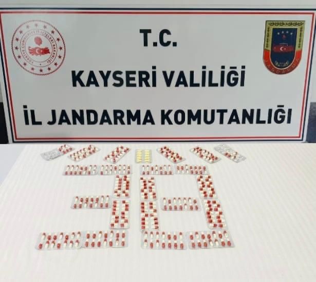 KAYSERİ’DE JANDARMA EKİPLERİ TARAFINDAN YAPILAN OPERASYONDA; 300 ADET SENTETİK HAP