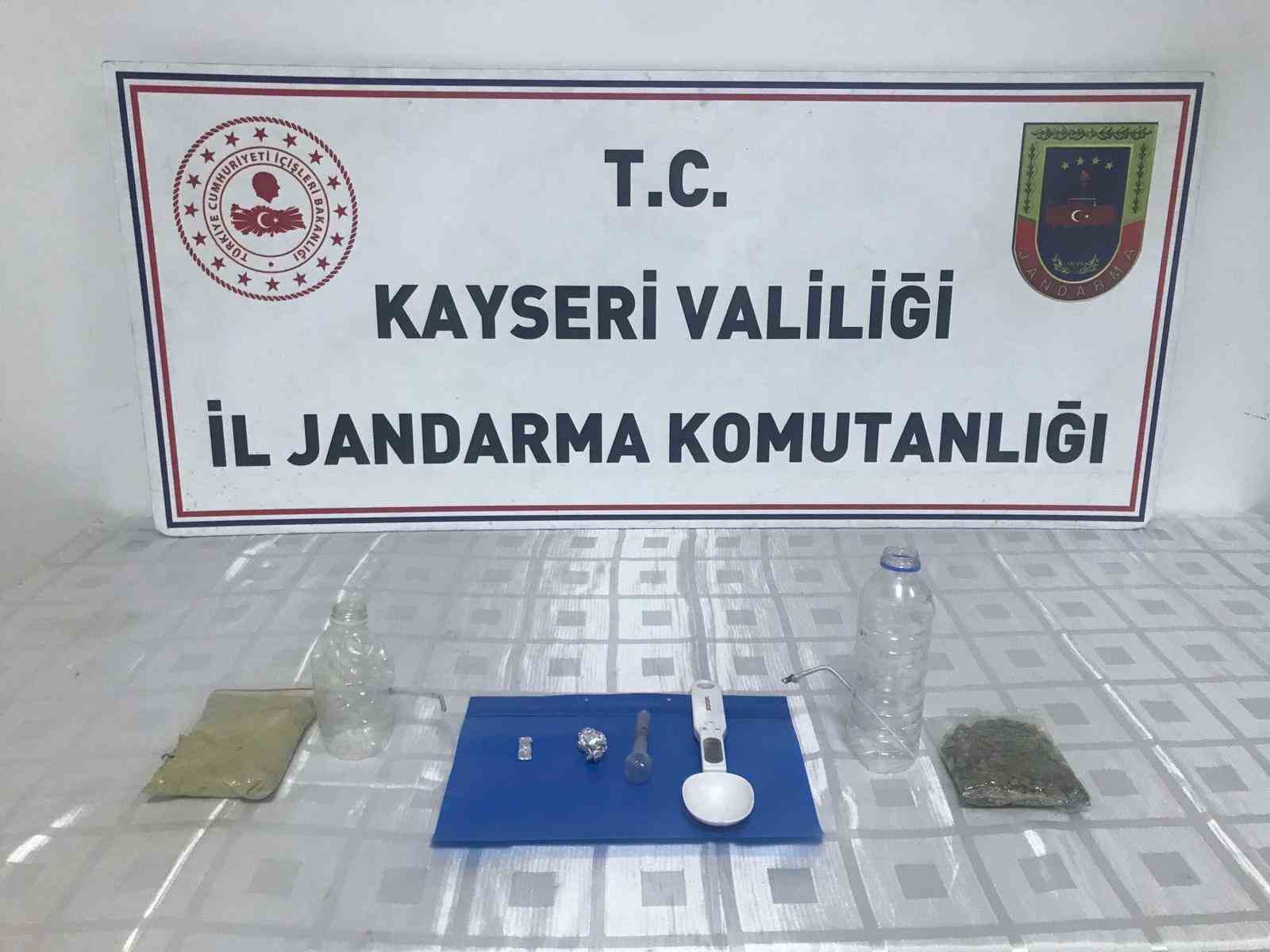 KAYSERİ İL JANDARMA KOMUTANLIĞI EKİPLERİNCE YAPILAN ÇALIŞMALARDA ÇEŞİTLİ MİKTARLARDA UYUŞTURUCU