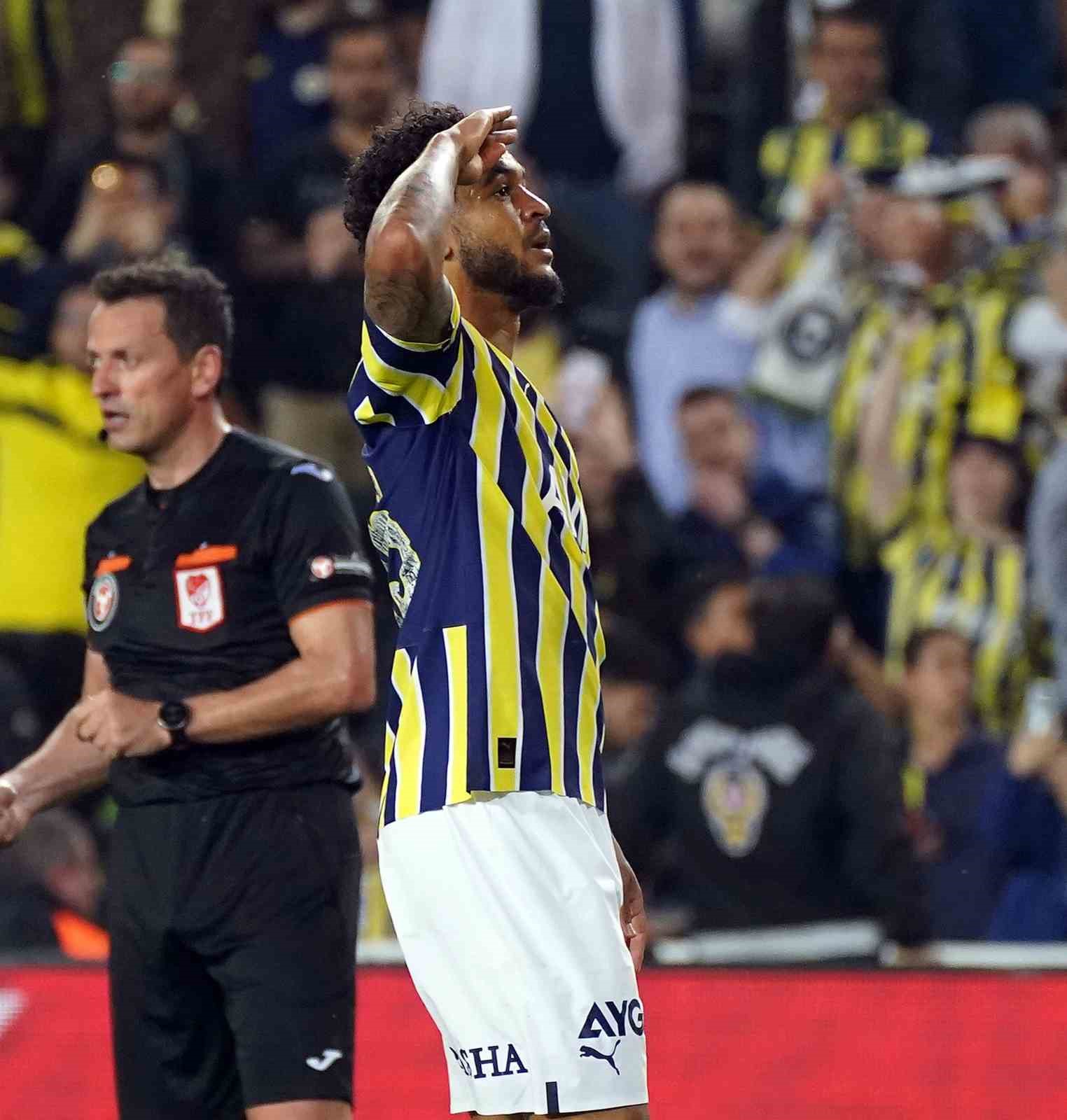 FENERBAHÇE’NİN NORVEÇLİ FORVETİ JOSHUA KİNG, TÜRKİYE KUPASI’NDA SİVASSPOR AĞLARINI SARSARAK